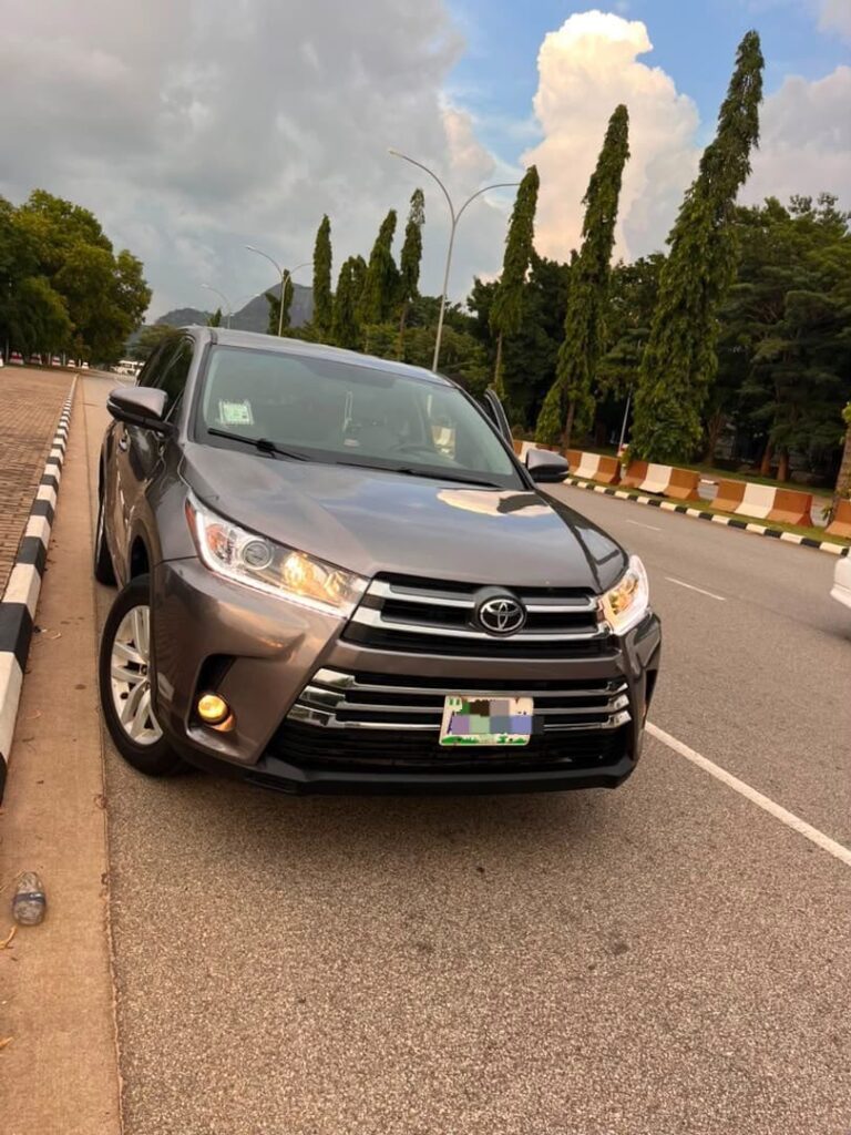 Quick Sale Belgium Standard Toyota Highlander 2017 With Untempered engine and gear, ac is freezing 🥶 3Seat with Original duty ~ 🏷️16.8M Net 📍Maitama Abuja