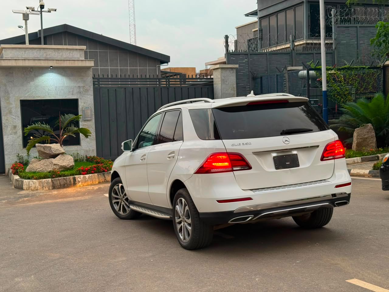 
								GIVEAWAY DEAL‼️‼️‼️ 2018 SLIGHTLY USED GLE350 WITH VERIFIED DUTY GOING FOR JUST 25.2M NET WITH SAMBO JAHI ABUJA📍 ZERO CHAIN DEAL full									