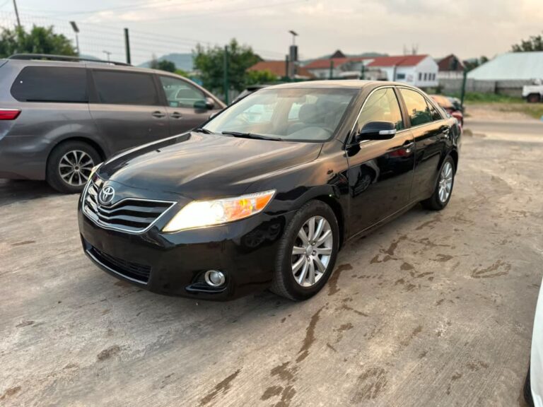 Extremely clean and sharp 2011 Toyota Camry LE Venza Engine with fully Untampered engine and gear 💯 ac super chilling everything working perfectly nothing to fix buy and fly.  💰 7.5 million naira 📍 Abuja