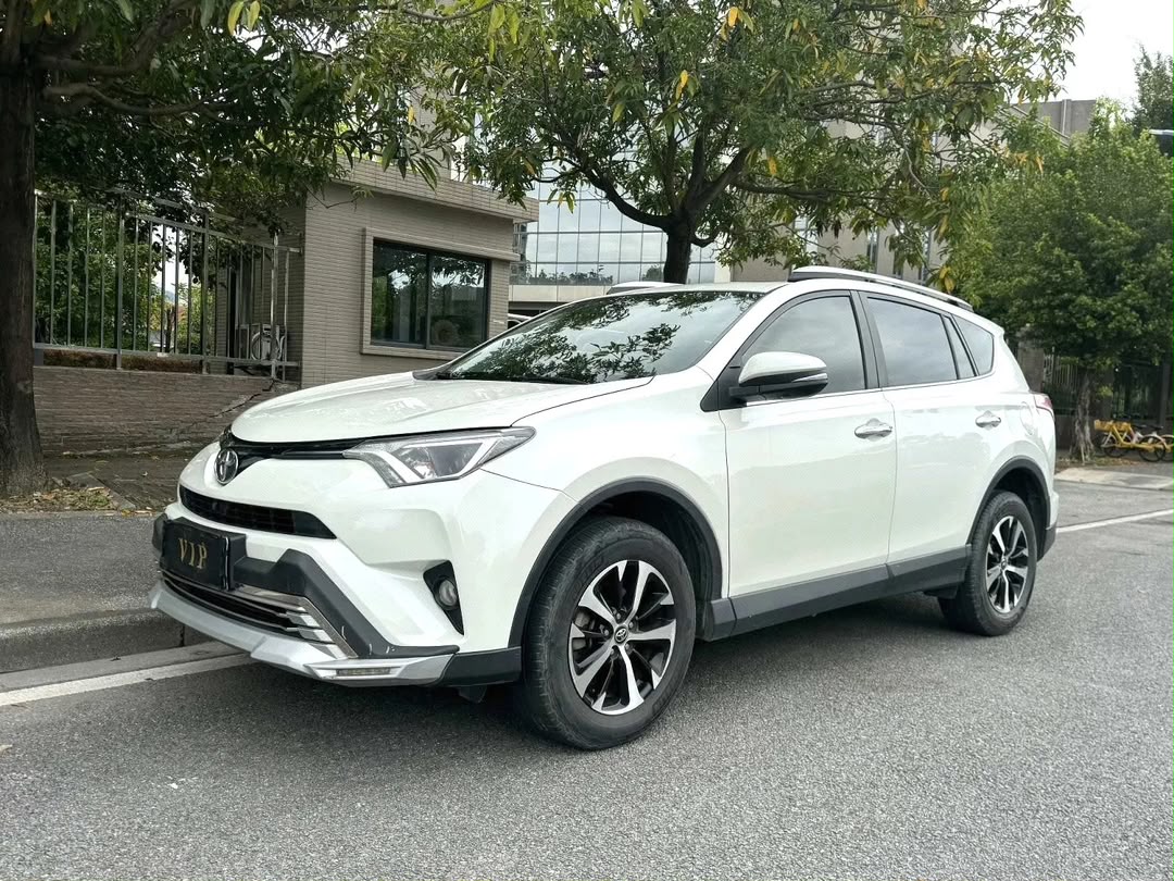 
								Toyota RAV4 2016 model 2.0L FWD Comfort version, CVT Automatic ‑ First registered:22‑Aug‑2017 ‑ Mileage:170,000 km ‑ Color: White exterior, black leather interior ‑ Emission standard: National 5 ‑ Price:59,800 RMB Reliable Toyota SUV, fuel‑saving, spare parts easy to find in Africa, very popular model. full									