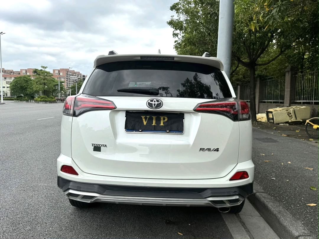 
								Toyota RAV4 2016 model 2.0L FWD Comfort version, CVT Automatic ‑ First registered:22‑Aug‑2017 ‑ Mileage:170,000 km ‑ Color: White exterior, black leather interior ‑ Emission standard: National 5 ‑ Price:59,800 RMB Reliable Toyota SUV, fuel‑saving, spare parts easy to find in Africa, very popular model. full									