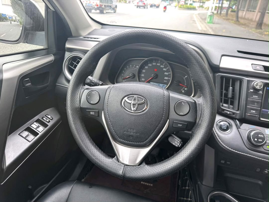 
								Toyota RAV4 2016 model 2.0L FWD Comfort version, CVT Automatic ‑ First registered:22‑Aug‑2017 ‑ Mileage:170,000 km ‑ Color: White exterior, black leather interior ‑ Emission standard: National 5 ‑ Price:59,800 RMB Reliable Toyota SUV, fuel‑saving, spare parts easy to find in Africa, very popular model. full									