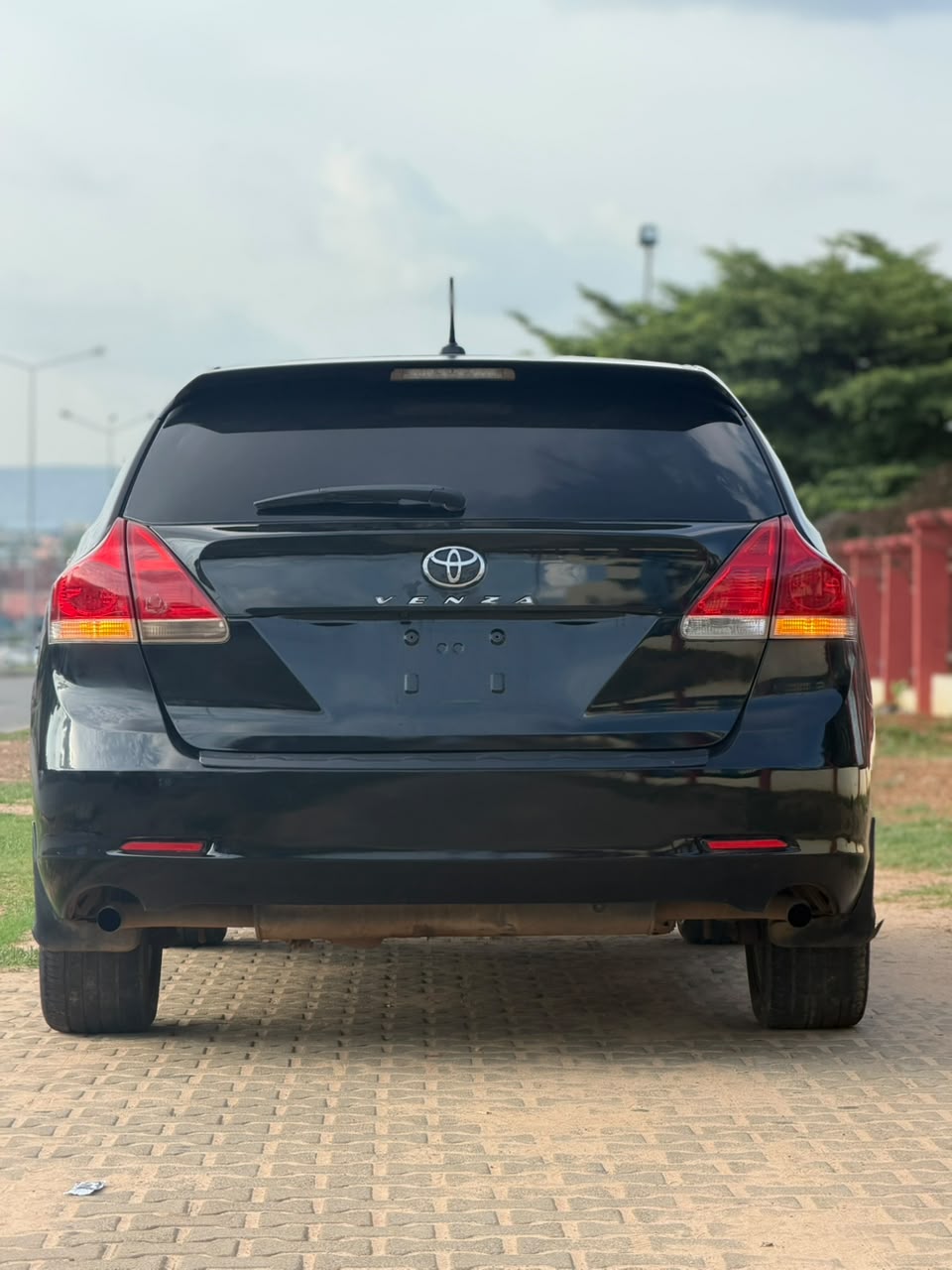 
								HIGHEST GRADE TOYOTA VENZA 2010 MODEL IN FULL OPTION, DOUBLE PANORAMIC VIEWS, POWER BOOT, KEYLESS, REVISED CAMERA 📷, UNTEMPERED ENGINE AND GEAR, AC CHILLING GOING FOR 10.5M, ABUJA full									