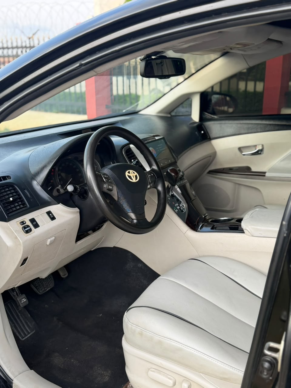 
								HIGHEST GRADE TOYOTA VENZA 2010 MODEL IN FULL OPTION, DOUBLE PANORAMIC VIEWS, POWER BOOT, KEYLESS, REVISED CAMERA 📷, UNTEMPERED ENGINE AND GEAR, AC CHILLING GOING FOR 10.5M, ABUJA full									