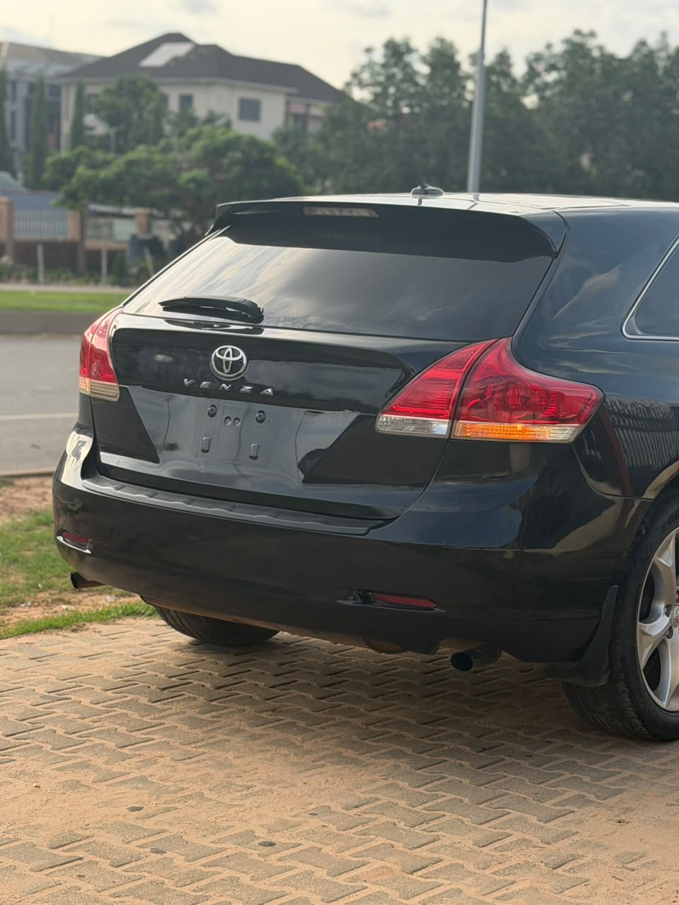 
								HIGHEST GRADE TOYOTA VENZA 2010 MODEL IN FULL OPTION, DOUBLE PANORAMIC VIEWS, POWER BOOT, KEYLESS, REVISED CAMERA 📷, UNTEMPERED ENGINE AND GEAR, AC CHILLING GOING FOR 10.5M, ABUJA full									
