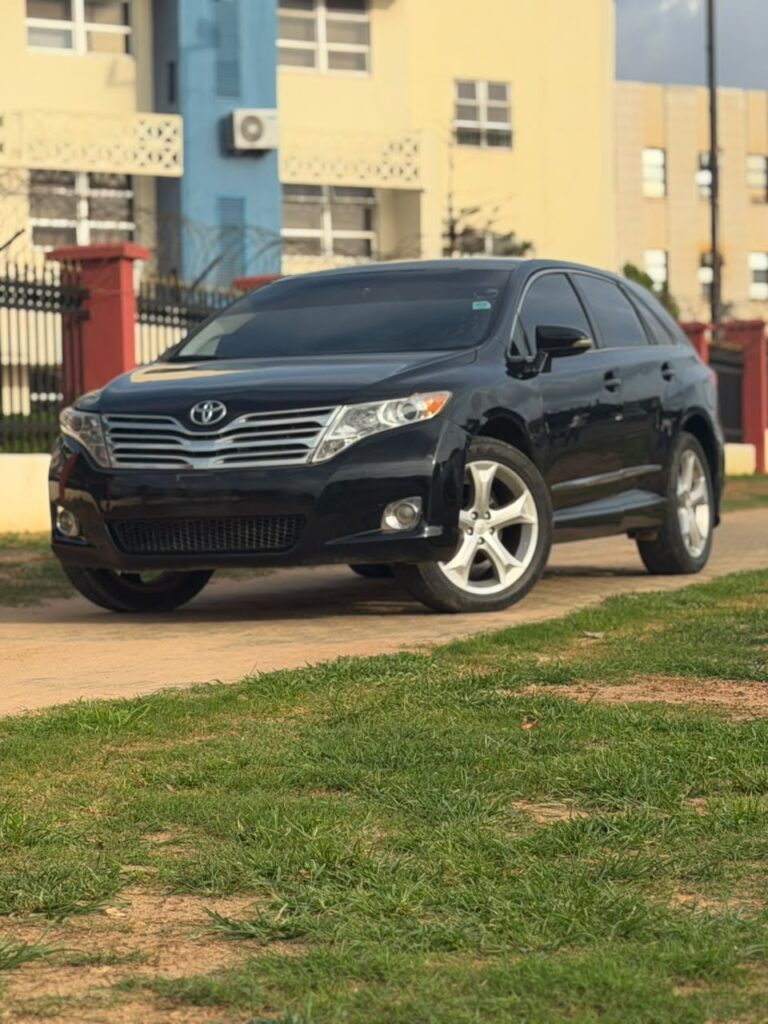 HIGHEST GRADE TOYOTA VENZA 2010 MODEL IN FULL OPTION, DOUBLE PANORAMIC VIEWS, POWER BOOT, KEYLESS, REVISED CAMERA 📷, UNTEMPERED ENGINE AND GEAR, AC CHILLING GOING FOR 10.5M, ABUJA