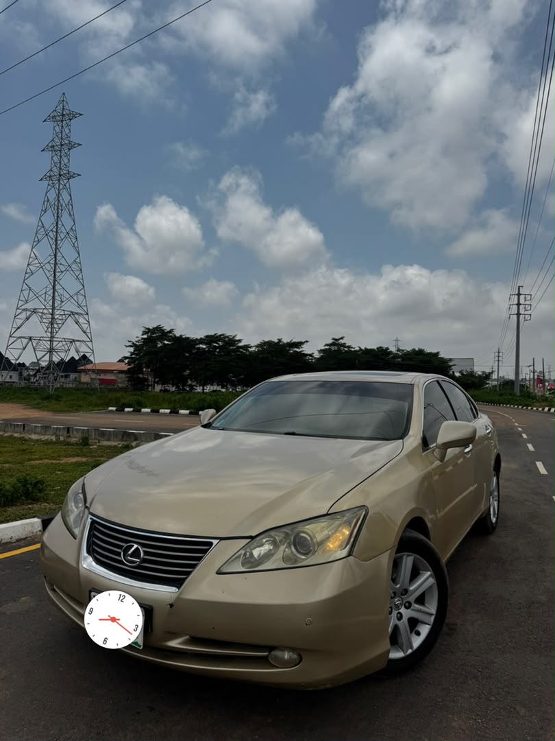 
								Giveaway Deal‼️‼️‼️ Grade A Carefully Used 2007 Es350 car is in pristine condition (Nothing To Fix) fullest option (Keyless, Back Ac Vent, Reverse Cam & Sunroof) with original duty going for just 7.6M Net with 100k sambo with me (Moveable) Lugbe Abuja📍 ZERO CHAIN DEAL full									