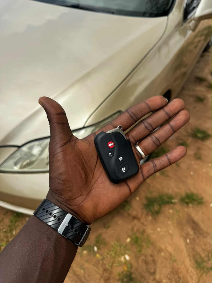 
								Giveaway Deal‼️‼️‼️ Grade A Carefully Used 2007 Es350 car is in pristine condition (Nothing To Fix) fullest option (Keyless, Back Ac Vent, Reverse Cam & Sunroof) with original duty going for just 7.6M Net with 100k sambo with me (Moveable) Lugbe Abuja📍 ZERO CHAIN DEAL full									