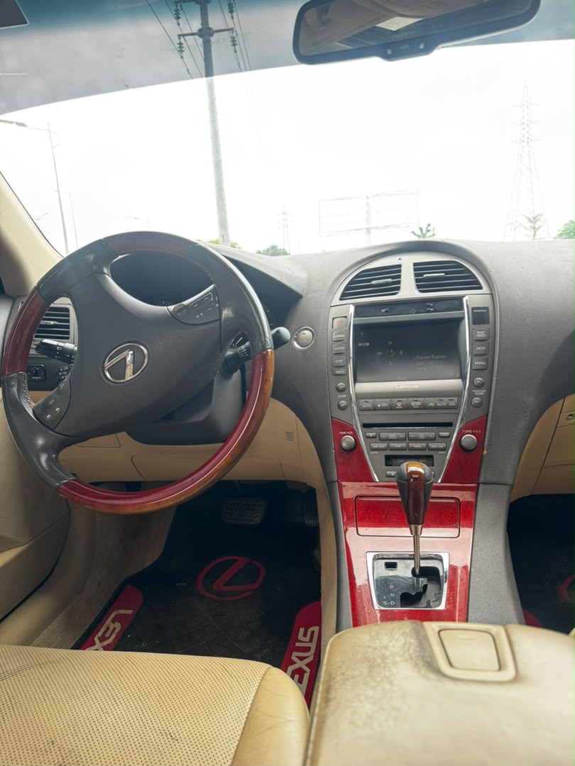 
								Giveaway Deal‼️‼️‼️ Grade A Carefully Used 2007 Es350 car is in pristine condition (Nothing To Fix) fullest option (Keyless, Back Ac Vent, Reverse Cam & Sunroof) with original duty going for just 7.6M Net with 100k sambo with me (Moveable) Lugbe Abuja📍 ZERO CHAIN DEAL full									