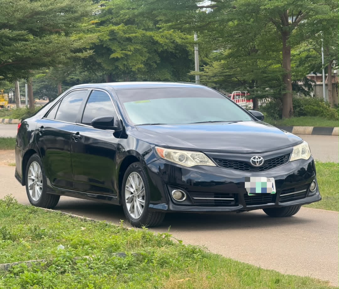 
								Belgium grade 2010/2011 Toyota Venza V6   Untampered engine and gear  Double panoramic roof  Thumb start  200k miles  Automatic boot  Belgium car seat  Going for 10.5m  Abuja deal full									