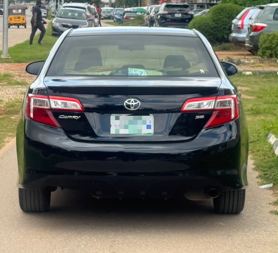 
								Belgium grade 2010/2011 Toyota Venza V6   Untampered engine and gear  Double panoramic roof  Thumb start  200k miles  Automatic boot  Belgium car seat  Going for 10.5m  Abuja deal full									
