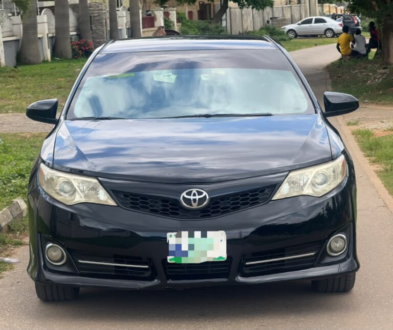 Belgium grade 2010/2011 Toyota Venza V6   Untampered engine and gear  Double panoramic roof  Thumb start  200k miles  Automatic boot  Belgium car seat  Going for 10.5m  Abuja deal
