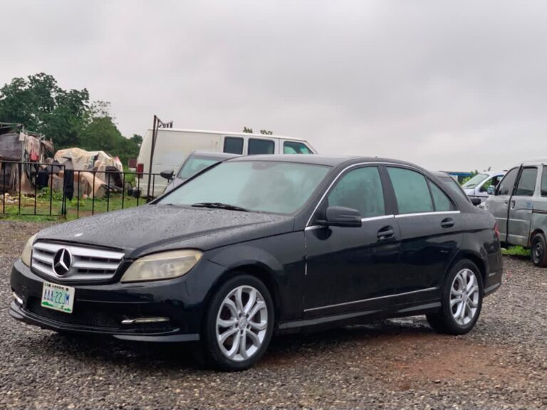 SUPER SHARP DISTRESS SALES 2008 MERCEDES C300 4MATIC UNTAMPERED ENGINE AND GEAR BLACK AND BLACK, FOUR NEW TIRES AC CHILLING VERY WELL 5M ONLY