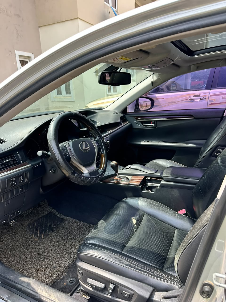 
								Few months used 2015 Lexus es350 with 79k mileage, first owner //first body paint // keyless entry// now going for 13m full									