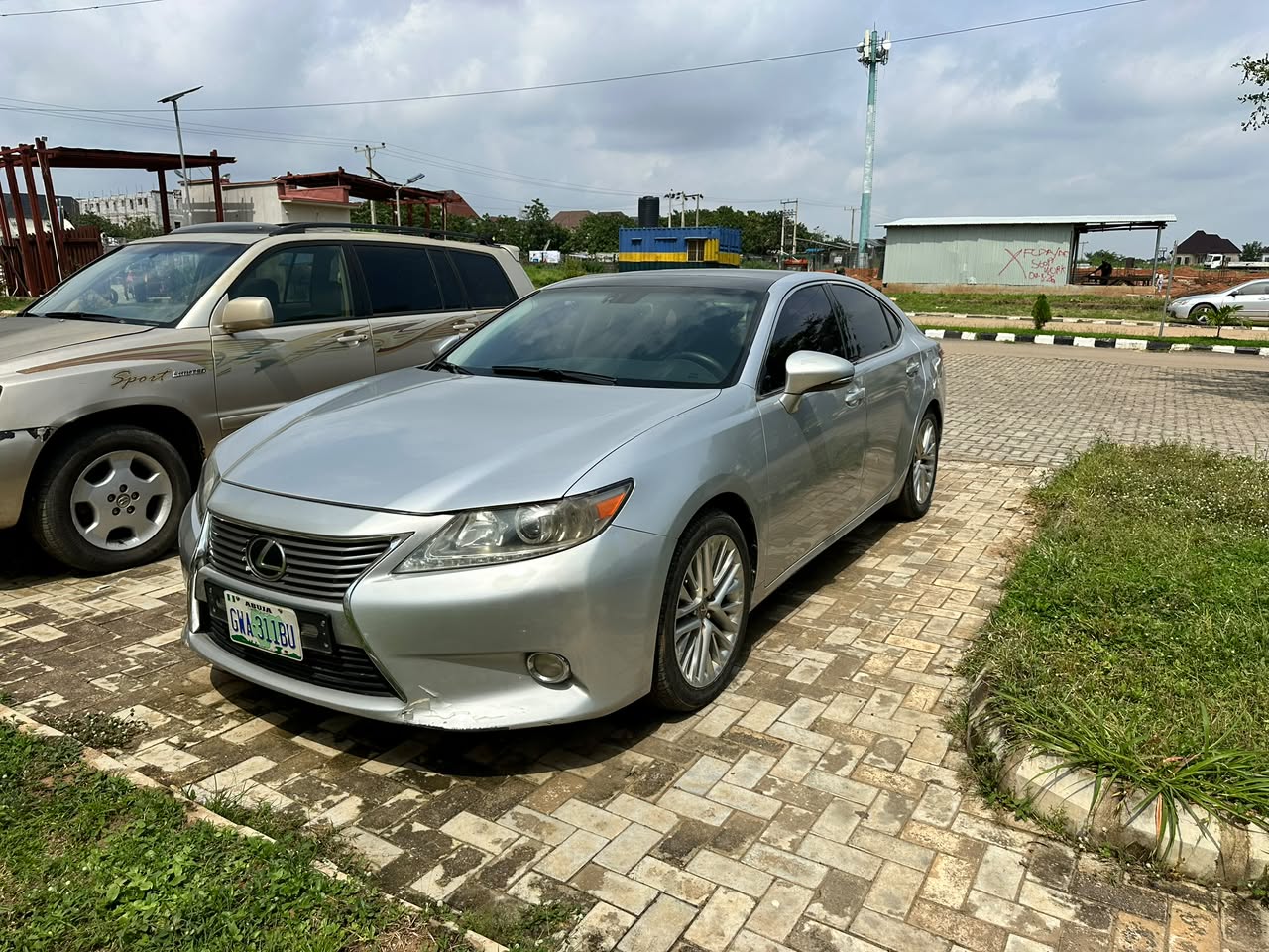 
								Few months used 2015 Lexus es350 with 79k mileage, first owner //first body paint // keyless entry// now going for 13m full									