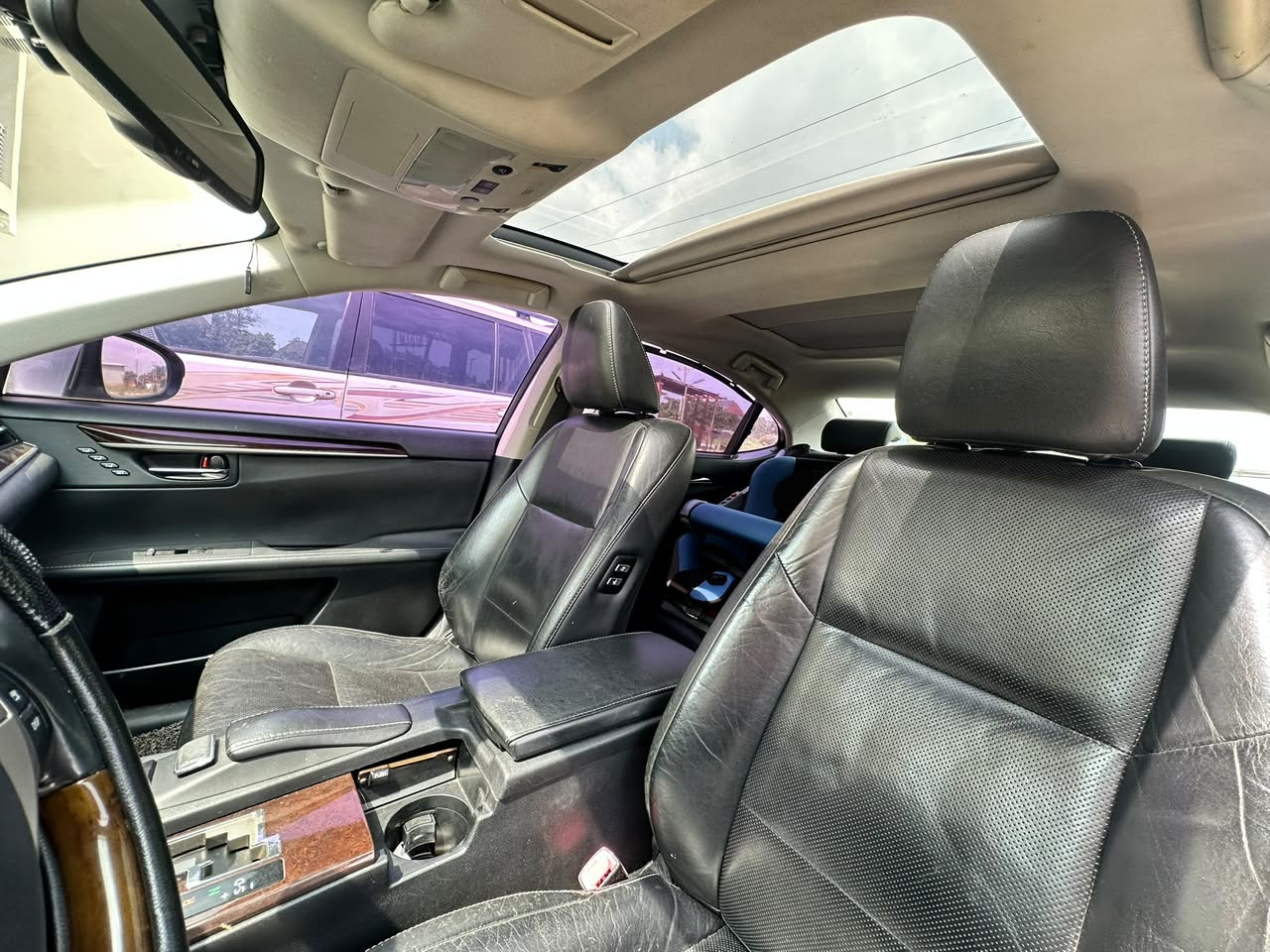 
								Few months used 2015 Lexus es350 with 79k mileage, first owner //first body paint // keyless entry// now going for 13m full									