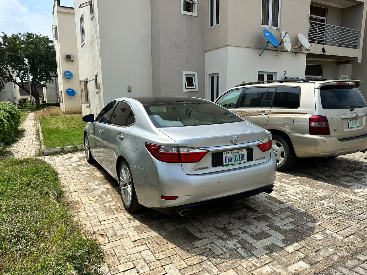 
								Few months used 2015 Lexus es350 with 79k mileage, first owner //first body paint // keyless entry// now going for 13m full									