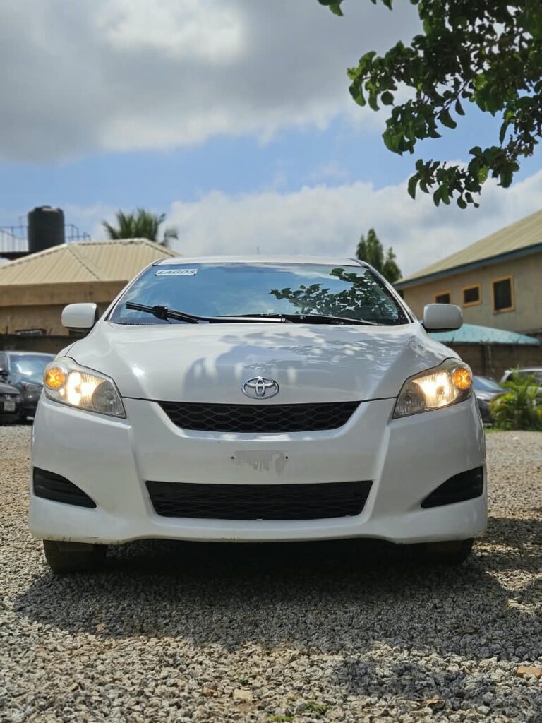 Distress alert ⚠️ 📢  Foreign used Toyota matrix 2009 4plugs FIRSTBODY With All components Untouched Buy and drive absolutely nothing to fix  👉9.5m buyer settle 200k  Location Abacha road Nyanya Abuja deal
