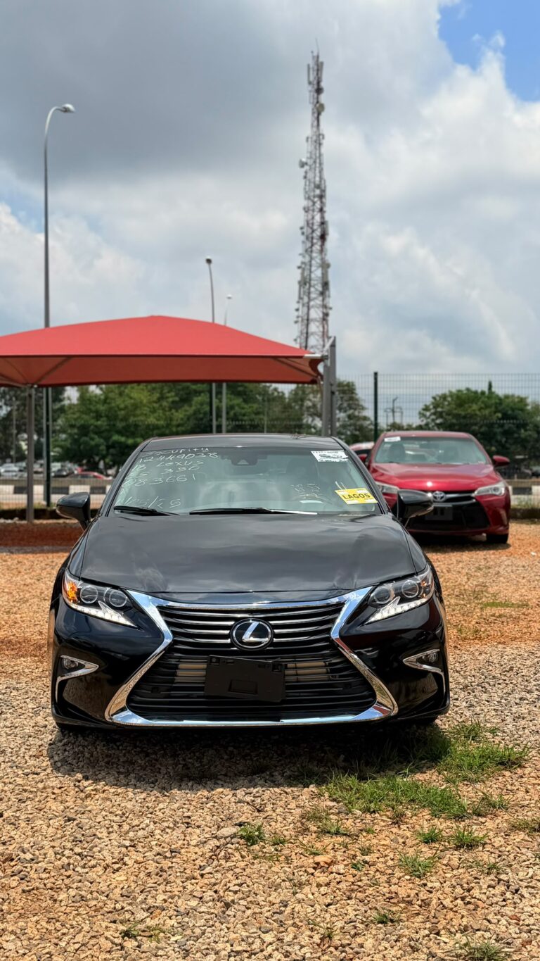 FOREIGN USED 2018 LEXUS ES350 WITH PUSH TO START, V6 ENGINE,FULL PANORAMIC ROOF PADDLE SHIFTERS,SPORT MODE,REVERSE CAMERA MOUSE CONTROL AND VERIFIED 2026 DUTY VALID FOR 31 MILLION NAIRA ONLY