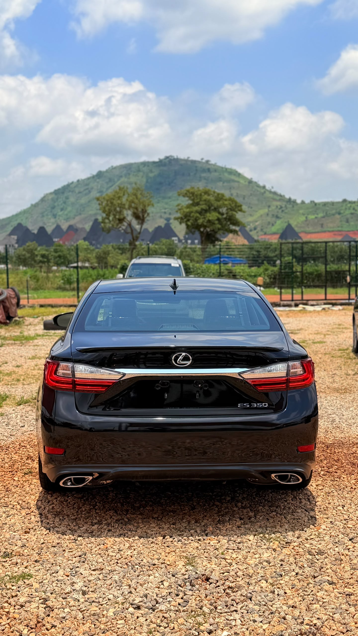 
								FOREIGN USED 2018 LEXUS ES350 WITH PUSH TO START, V6 ENGINE,FULL PANORAMIC ROOF PADDLE SHIFTERS,SPORT MODE,REVERSE CAMERA MOUSE CONTROL AND VERIFIED 2026 DUTY VALID FOR 31 MILLION NAIRA ONLY full									