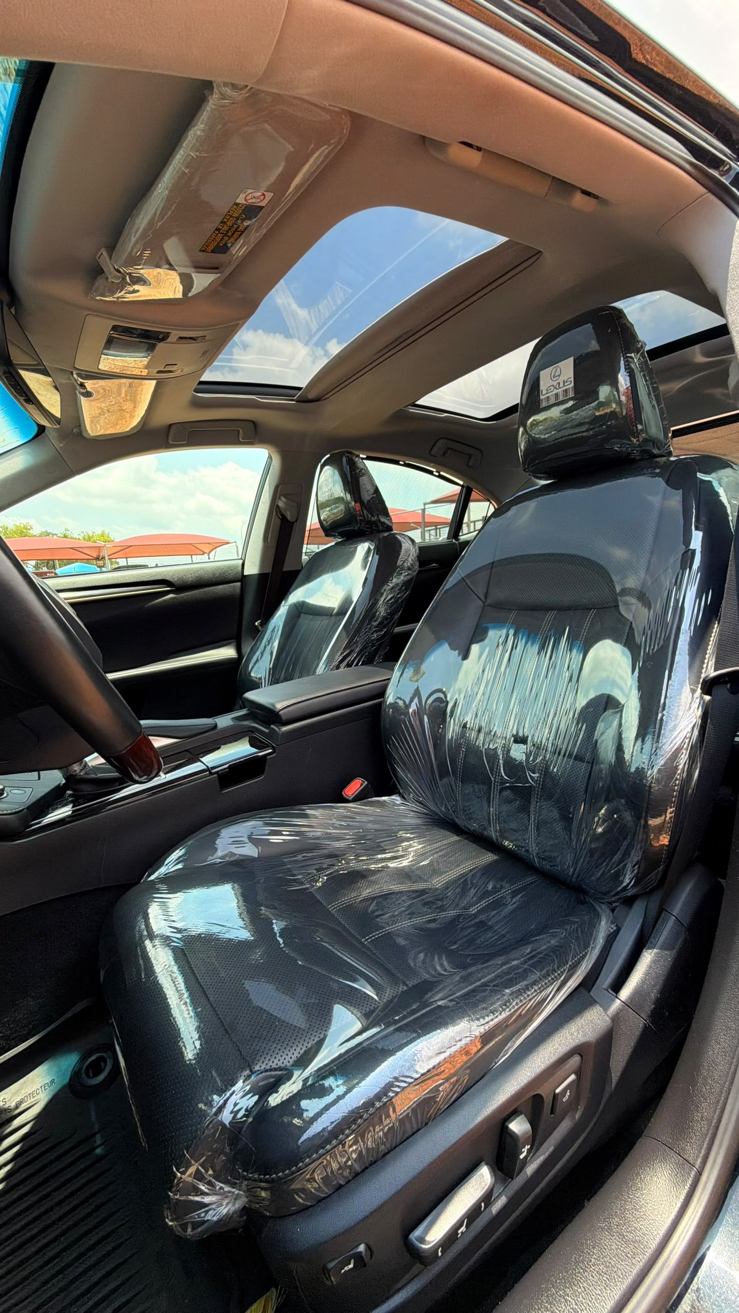 
								FOREIGN USED 2018 LEXUS ES350 WITH PUSH TO START, V6 ENGINE,FULL PANORAMIC ROOF PADDLE SHIFTERS,SPORT MODE,REVERSE CAMERA MOUSE CONTROL AND VERIFIED 2026 DUTY VALID FOR 31 MILLION NAIRA ONLY full									