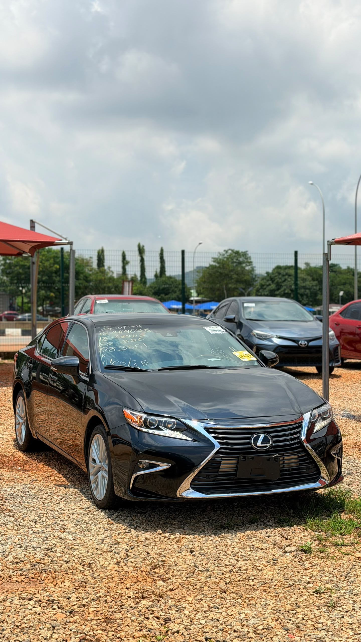 
								FOREIGN USED 2018 LEXUS ES350 WITH PUSH TO START, V6 ENGINE,FULL PANORAMIC ROOF PADDLE SHIFTERS,SPORT MODE,REVERSE CAMERA MOUSE CONTROL AND VERIFIED 2026 DUTY VALID FOR 31 MILLION NAIRA ONLY full									