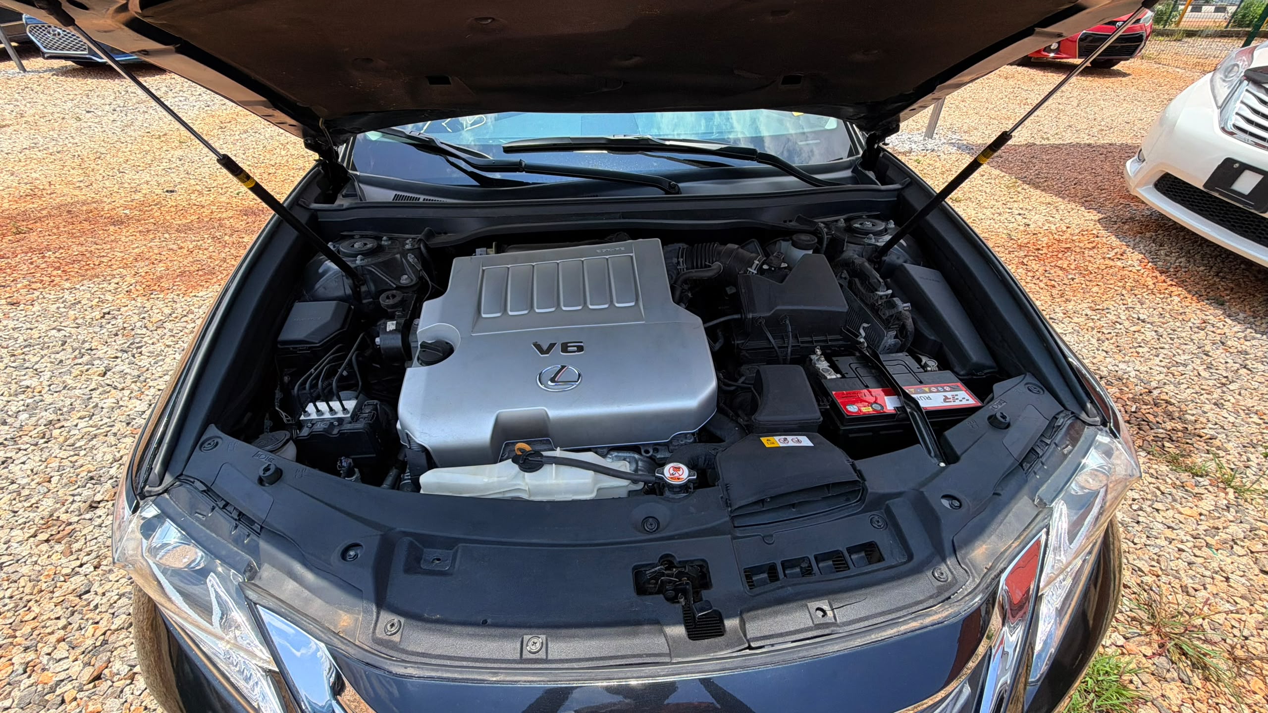 
								FOREIGN USED 2018 LEXUS ES350 WITH PUSH TO START, V6 ENGINE,FULL PANORAMIC ROOF PADDLE SHIFTERS,SPORT MODE,REVERSE CAMERA MOUSE CONTROL AND VERIFIED 2026 DUTY VALID FOR 31 MILLION NAIRA ONLY full									
