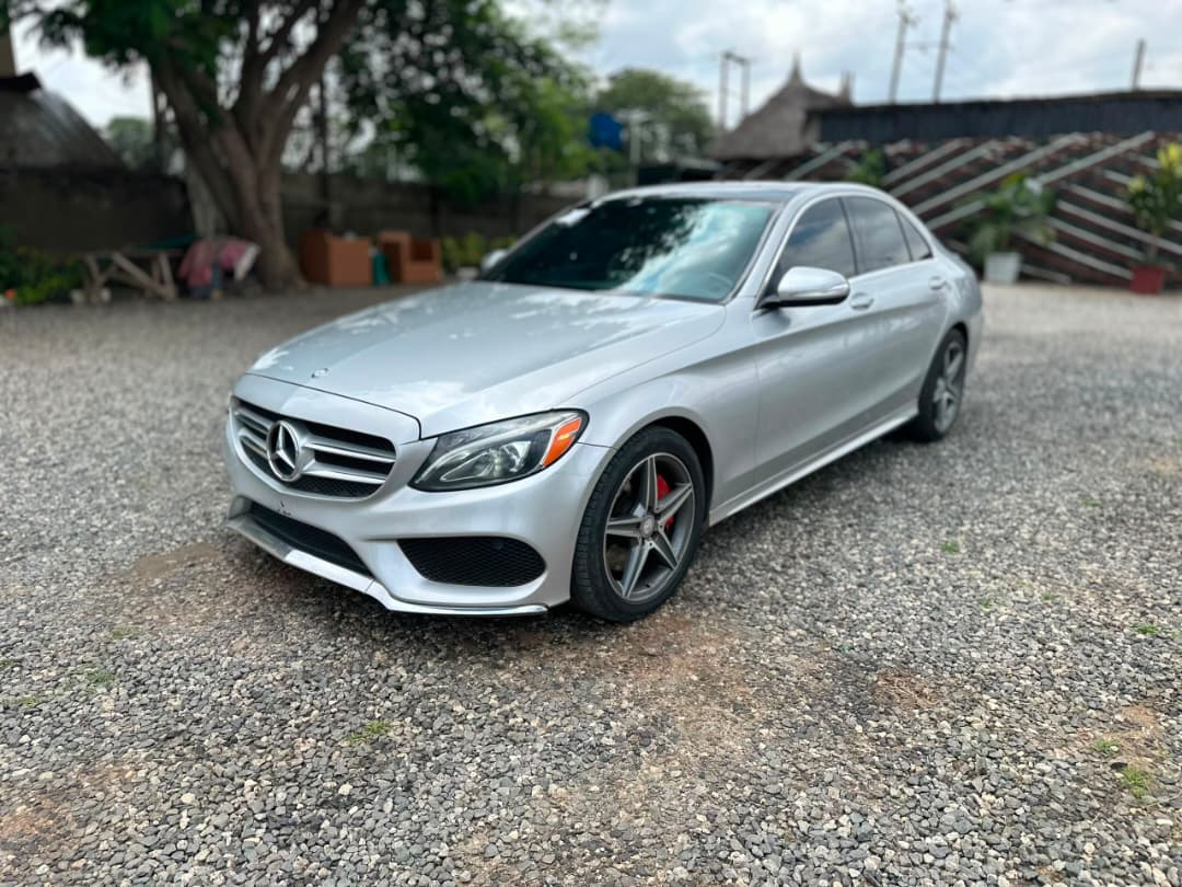 
								SUPER CLEAN FOREIGN USED MERCEDES BENZ C400 2015 MODEL WITH ORIGINAL CUSTOM DUTY   FULL OPTION  PANORAMIC ROOF,  AND MORE.  GOING FOR    💰28M 📍ABUJA GWARINPA full									