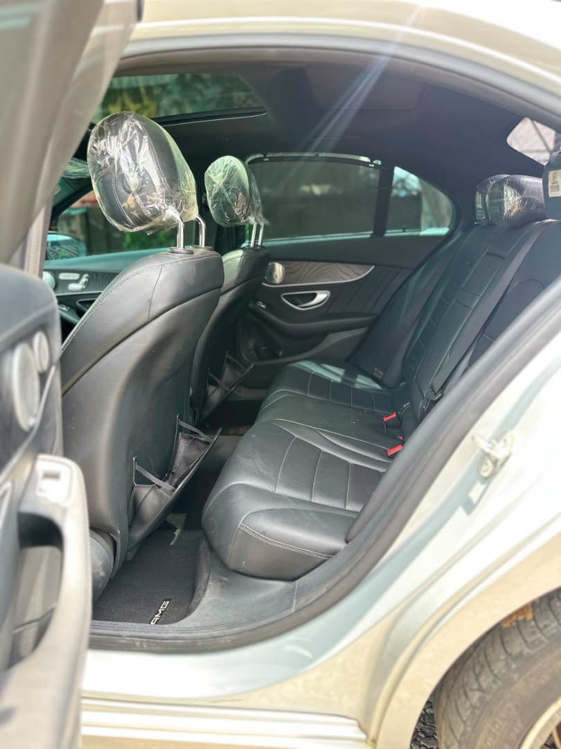 
								SUPER CLEAN FOREIGN USED MERCEDES BENZ C400 2015 MODEL WITH ORIGINAL CUSTOM DUTY   FULL OPTION  PANORAMIC ROOF,  AND MORE.  GOING FOR    💰28M 📍ABUJA GWARINPA full									
