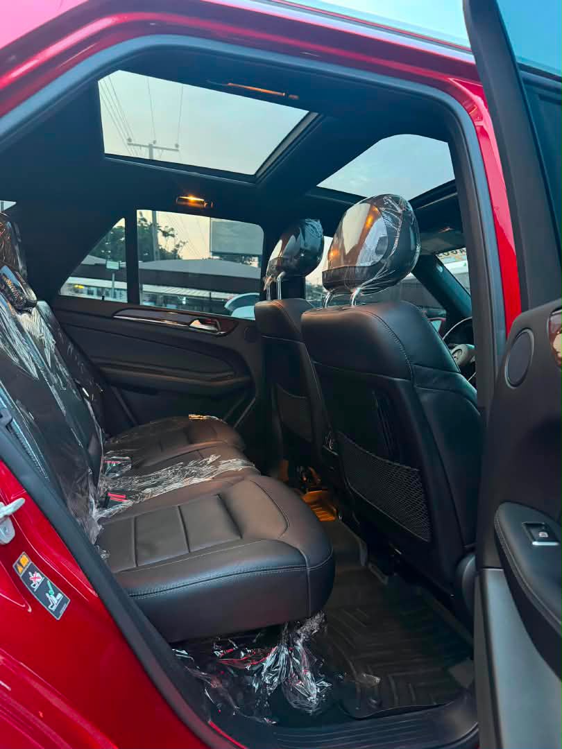 
								Direct Belgium 2016 Gle FULL OPTION WITH PANORAMIC ROOF, 360 camera.. 27.5M full									
