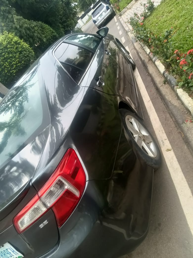 
								SUPER STANDARD TOYOTA CAMRY SE 2013MODEL BELGIUM GRADE PRICE 8.7m  BUYER SETTLE 200k LOCATION ABUJA matima full									