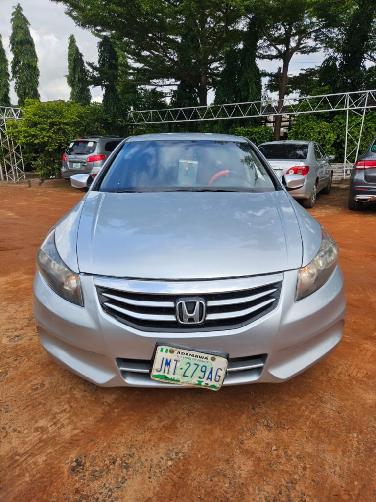 Distress alert ⚠️ 📢 Honda Accord 2011 model for sale. Engine and gear untampered 💯 AC chilling perfect going for 3.9m to the owner. Location is Nyanya Abuja. Note: Buyer Settle 100k.