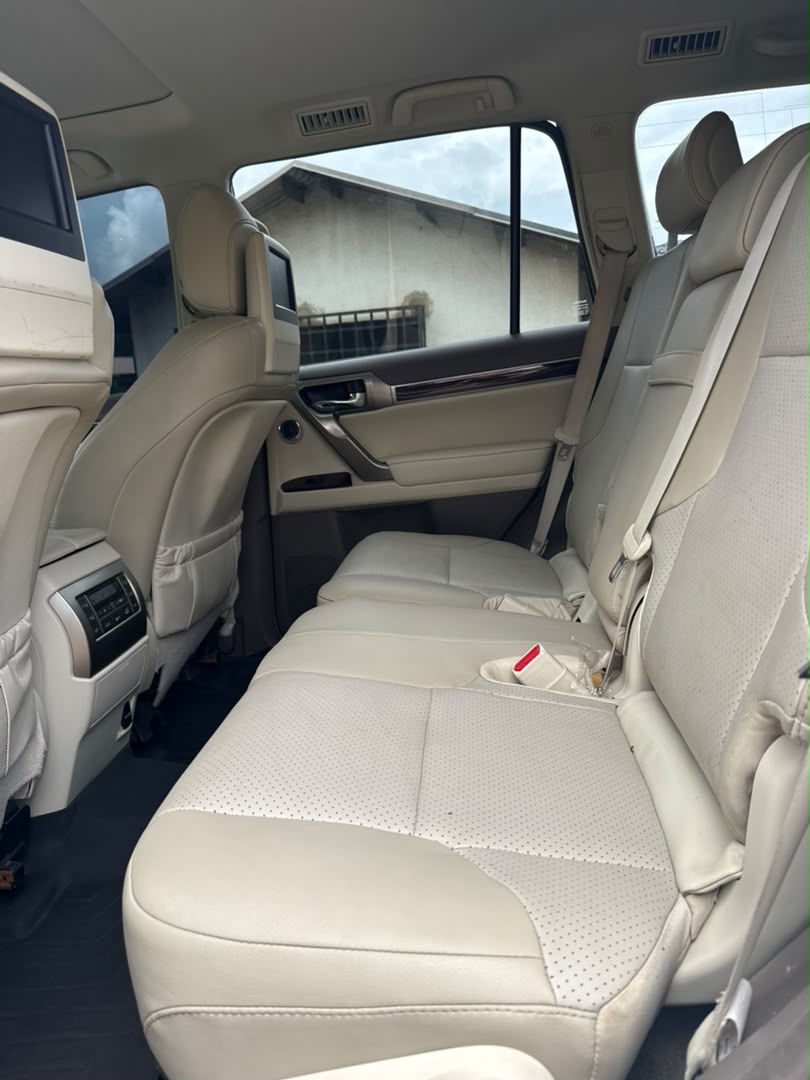 
								Super Distress 2015 Lexus Gx460 with 360 camera and Freezer box for just 33m Abuja full									