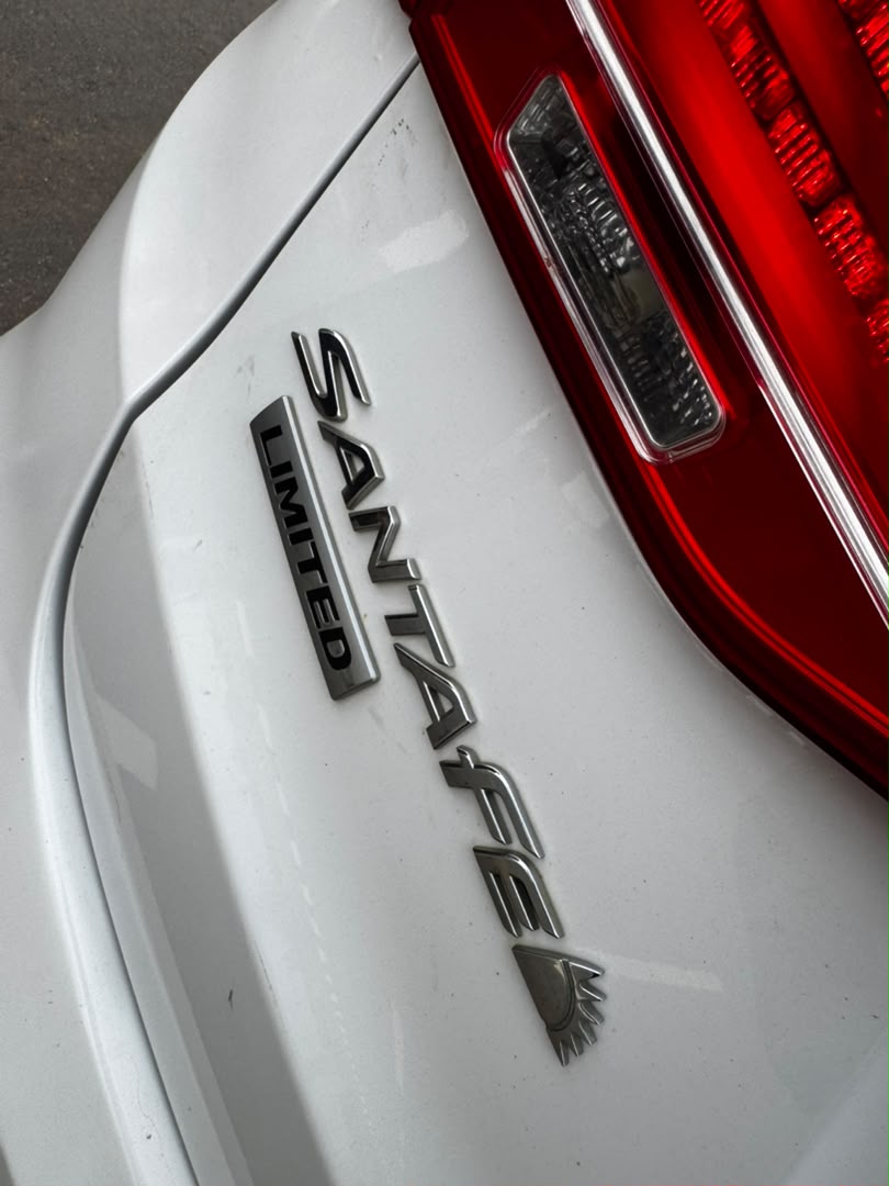 
								Giveaway Deal‼️‼️‼️ Foreign Used Limited 2015 Hyundai Santafe (Sport 2.0T) car is in pristine condition (AWD) fullest option (Keyless Full Pano & Power Booth) with original 2026 entry duty going for just 18.5m Net with sambo Lugbe Abuja📍 ZERO CHAIN DEAL full									