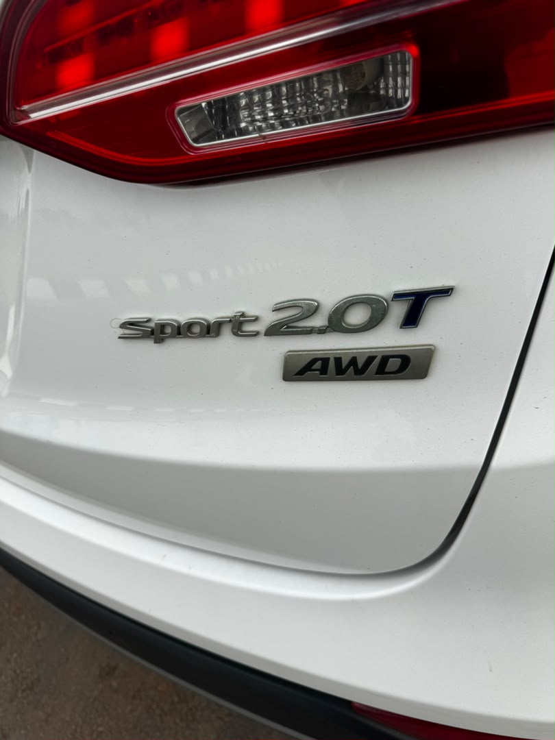 
								Giveaway Deal‼️‼️‼️ Foreign Used Limited 2015 Hyundai Santafe (Sport 2.0T) car is in pristine condition (AWD) fullest option (Keyless Full Pano & Power Booth) with original 2026 entry duty going for just 18.5m Net with sambo Lugbe Abuja📍 ZERO CHAIN DEAL full									