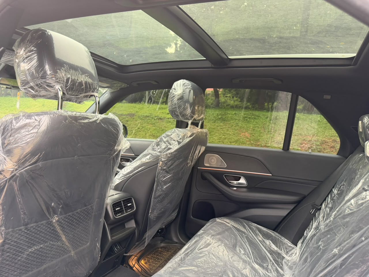 
								2022 Mercedes-Benz GLE450 🔥  Luxury. Power. Class. 🇩🇪✨  80M OnLy💰 custom duty  Clean, premium and ready to turn heads.  AbuJa LoKaTioN full									