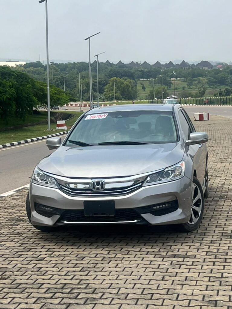 DISTRESS  BELGIUM ESCAPED HONDA ACCORD 2013 MODEL WITH UNTEMPERD ENGINE AND GEAR AC CHILLING KEYLESS , DOUBLE SCREEN 🖥️, OPEN ROOF GOING FOR 10.2m ABUJA DEAL