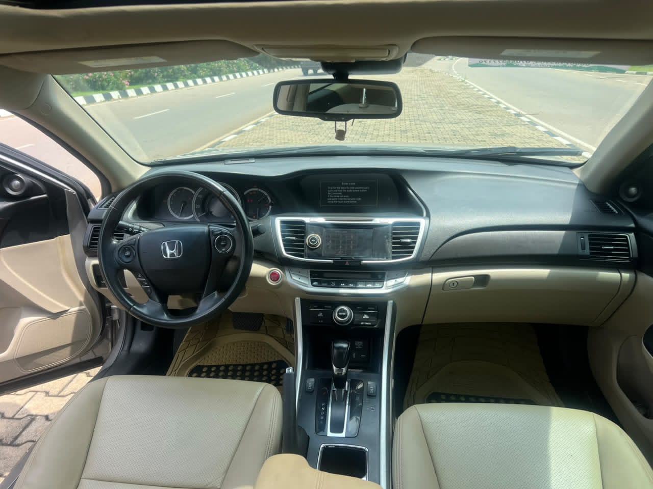 
								DISTRESS  BELGIUM ESCAPED HONDA ACCORD 2013 MODEL WITH UNTEMPERD ENGINE AND GEAR AC CHILLING KEYLESS , DOUBLE SCREEN 🖥️, OPEN ROOF GOING FOR 10.2m ABUJA DEAL full									