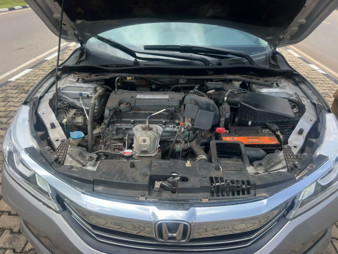 
								DISTRESS  BELGIUM ESCAPED HONDA ACCORD 2013 MODEL WITH UNTEMPERD ENGINE AND GEAR AC CHILLING KEYLESS , DOUBLE SCREEN 🖥️, OPEN ROOF GOING FOR 10.2m ABUJA DEAL full									