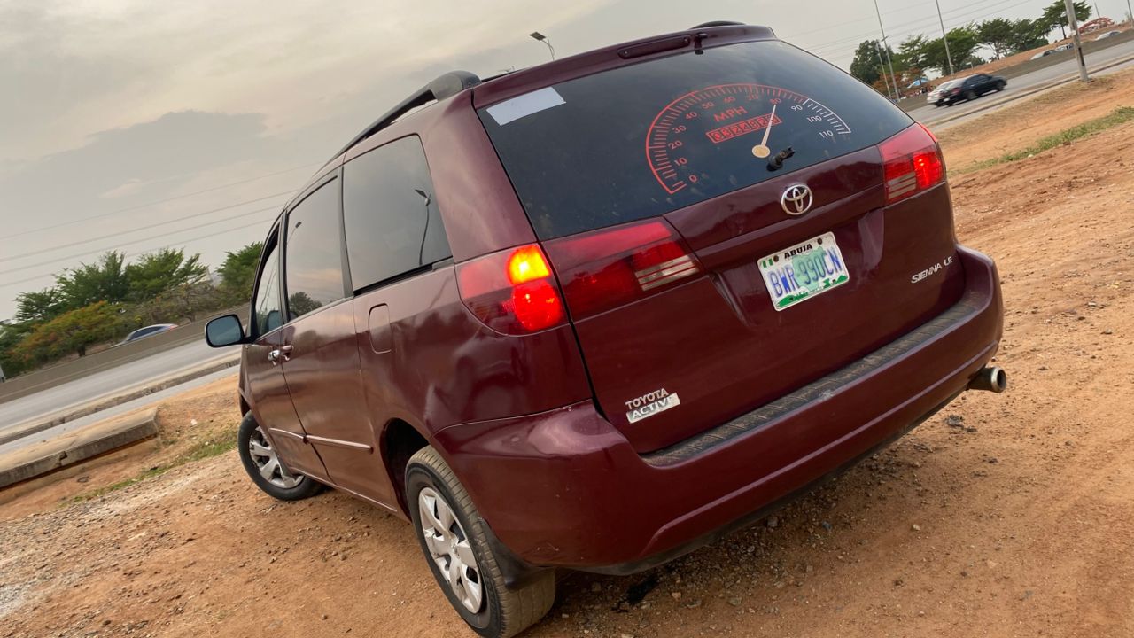 
								A very Sound 2005 Toyota Sienna with sound  Engine, Gear and Ac. Car with me in Abuja for 5M Slightly negotiable on inspection.  Buyer settle 100k ABUJA full									