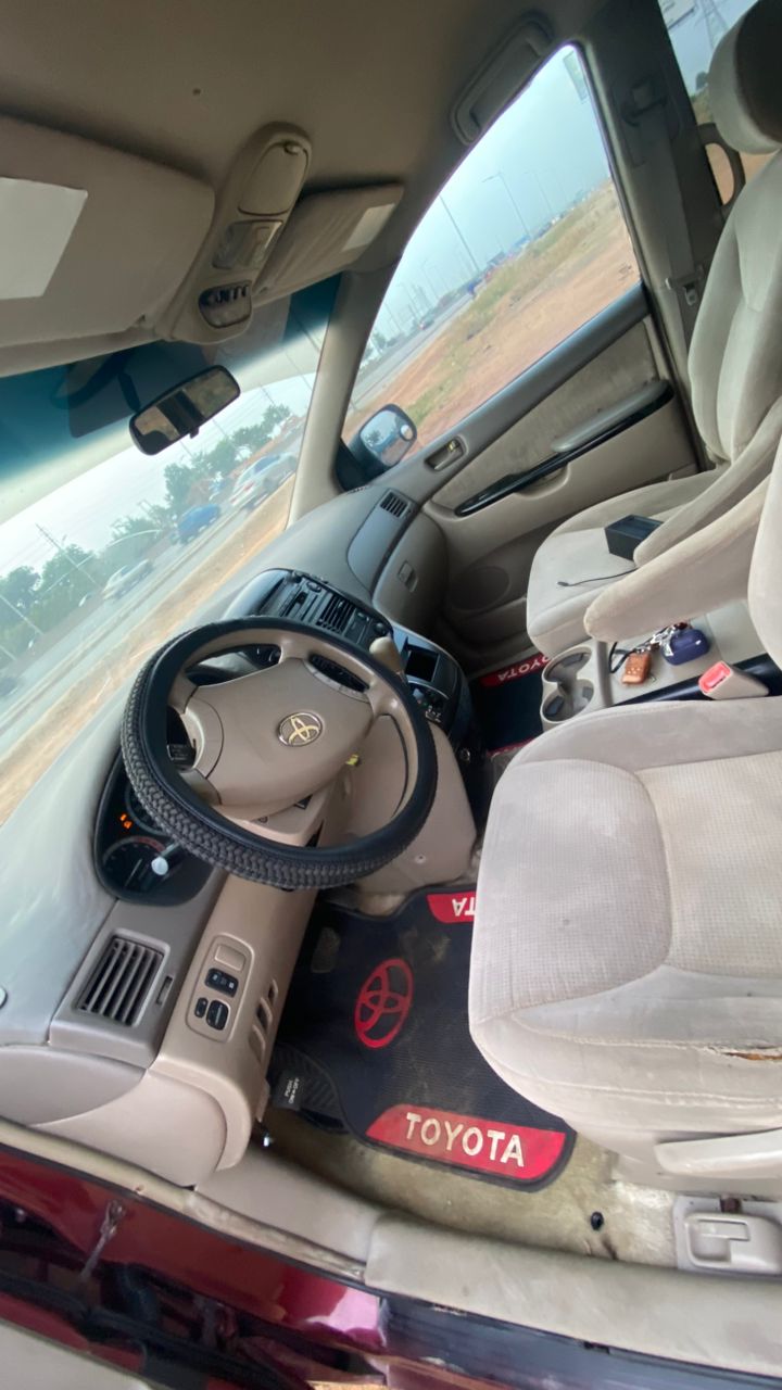 
								A very Sound 2005 Toyota Sienna with sound  Engine, Gear and Ac. Car with me in Abuja for 5M Slightly negotiable on inspection.  Buyer settle 100k ABUJA full									
