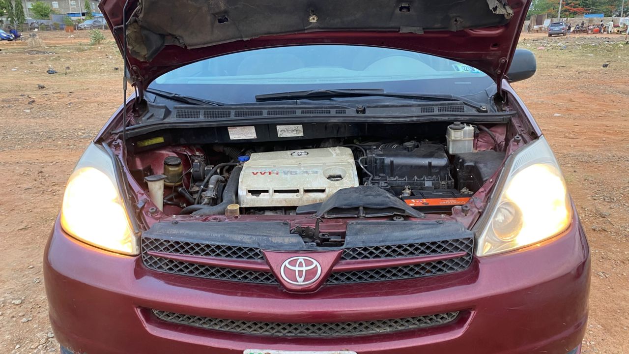 
								A very Sound 2005 Toyota Sienna with sound  Engine, Gear and Ac. Car with me in Abuja for 5M Slightly negotiable on inspection.  Buyer settle 100k ABUJA full									