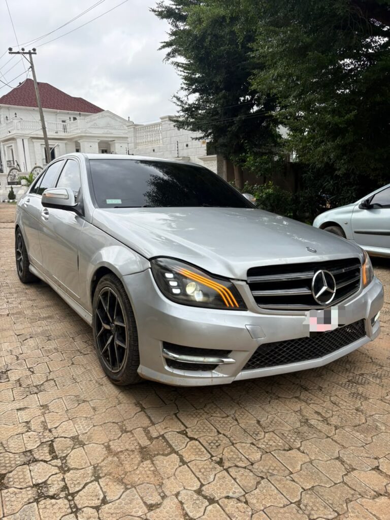Quick Sale Mercedes Benz C300 2008 With untempered engine and Gear, ac is Freezing 🥶 with Original Duty~ 🏷️6M Net 📍Abuja Deal