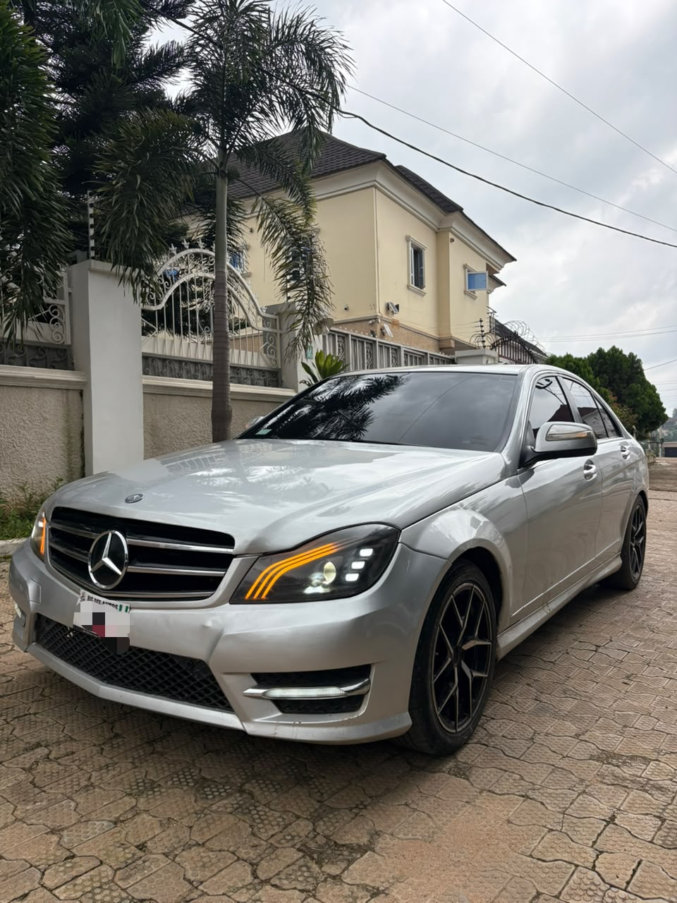 
								Quick Sale Mercedes Benz C300 2008 With untempered engine and Gear, ac is Freezing 🥶 with Original Duty~ 🏷️6M Net 📍Abuja Deal full									