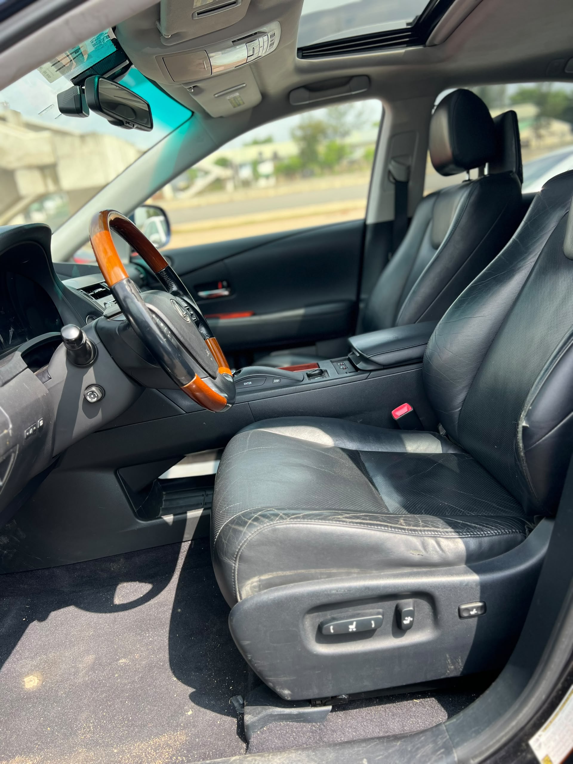 
								Distress Sales ‼️‼️  ✨2010 Lexus Rx-450h Hybrid With Original Custom Duty Going For || 💥13.5M. FOREIGN USED 🌸  Location: Games Village Abuja full									