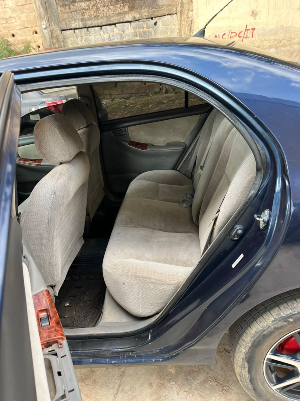 
								DISTRESS ALERT  Extremely sharp Toyota Corolla 2004 everything ok  AC needs gas going for 3.3m abujadeal full									