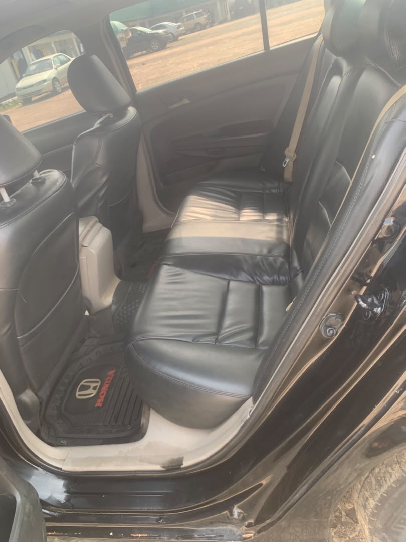 
								Honda accord 09 Untempered engine and gear  Ac chilling  Very neat and clean interior and exterior  Four new Tyres   With custom paper  4m settlement 100k Abuja full									