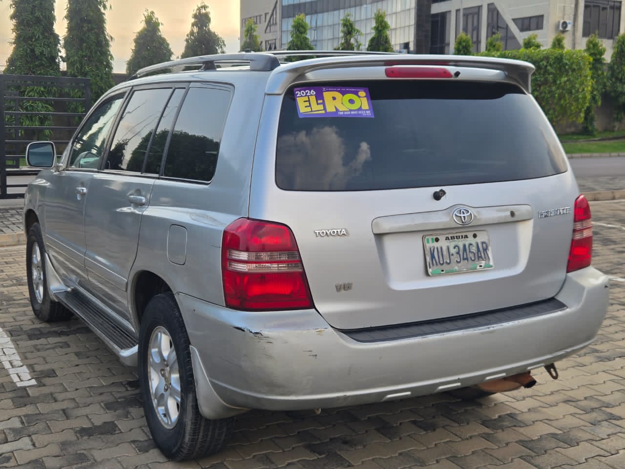 
								Super Sharp First body  Toyota Highlander 2004 With Untampered Engine and gear box (Iron gasket) AC chilling  Interior is clean 💯 New tyres  4.5M ABUJA full									