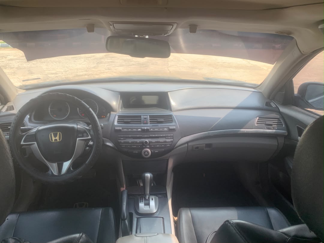 
								Honda accord 09 Untempered engine and gear  Ac chilling  Very neat and clean interior and exterior  Four new Tyres   With custom paper  4m settlement 100k Abuja full									