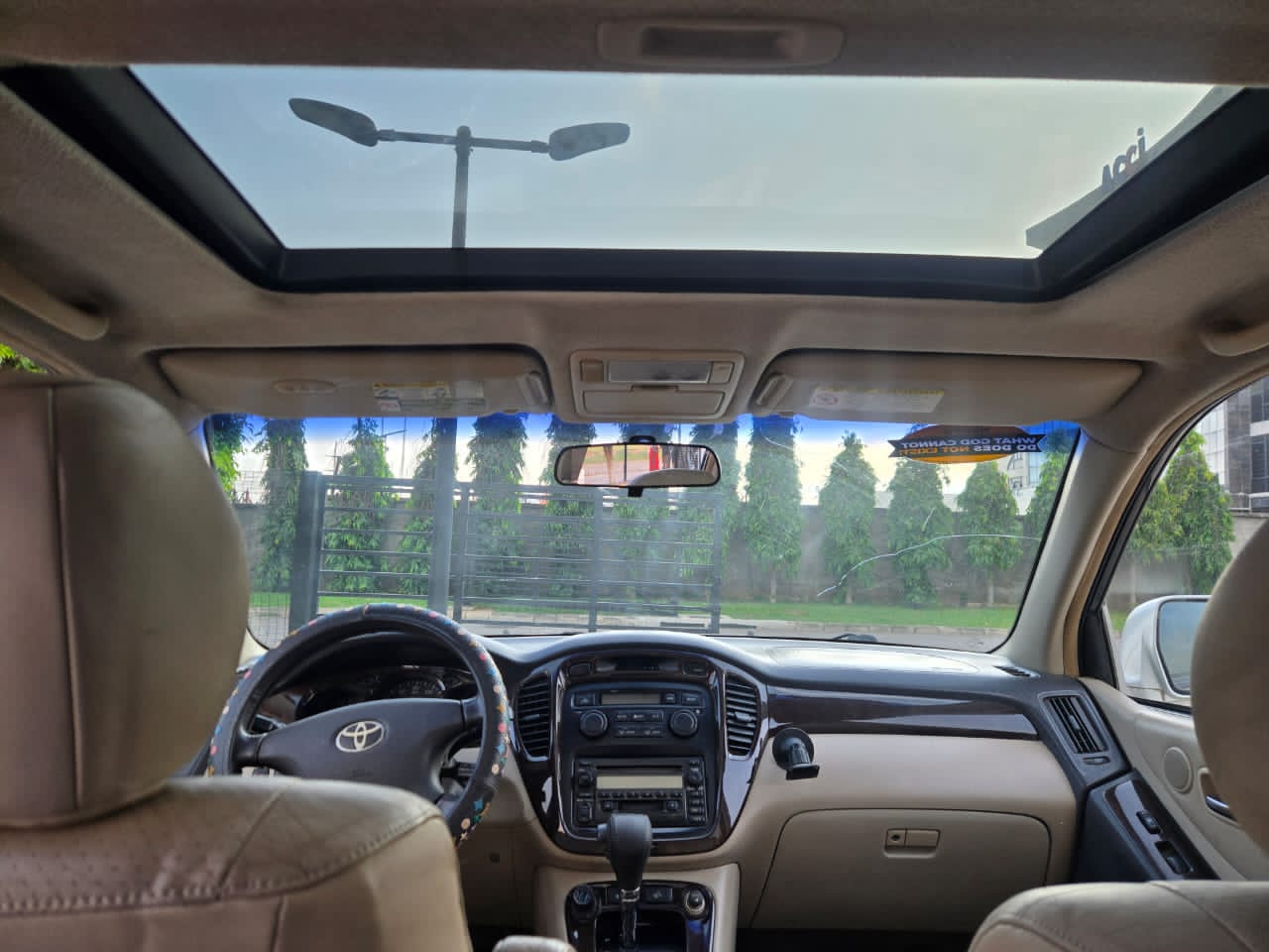 
								Super Sharp First body  Toyota Highlander 2004 With Untampered Engine and gear box (Iron gasket) AC chilling  Interior is clean 💯 New tyres  4.5M ABUJA full									